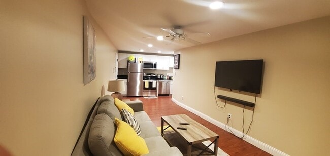 Foto del edificio - 1 Old Colony Rd