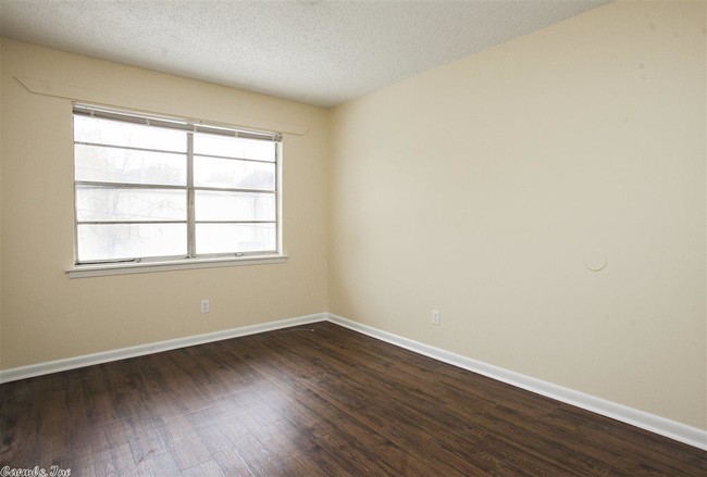 Foto del edificio - 5919 W 19th St