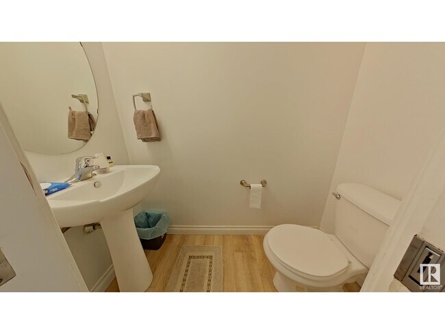 Photo du bâtiment - 12050 17 Ave SW