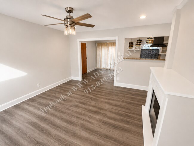 Foto del edificio - Updated Ranch Home on a Large Lot in Overland Park-Coming SOON!!