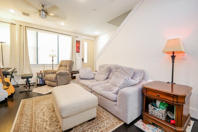 Foto del edificio - 2401 Crawford St