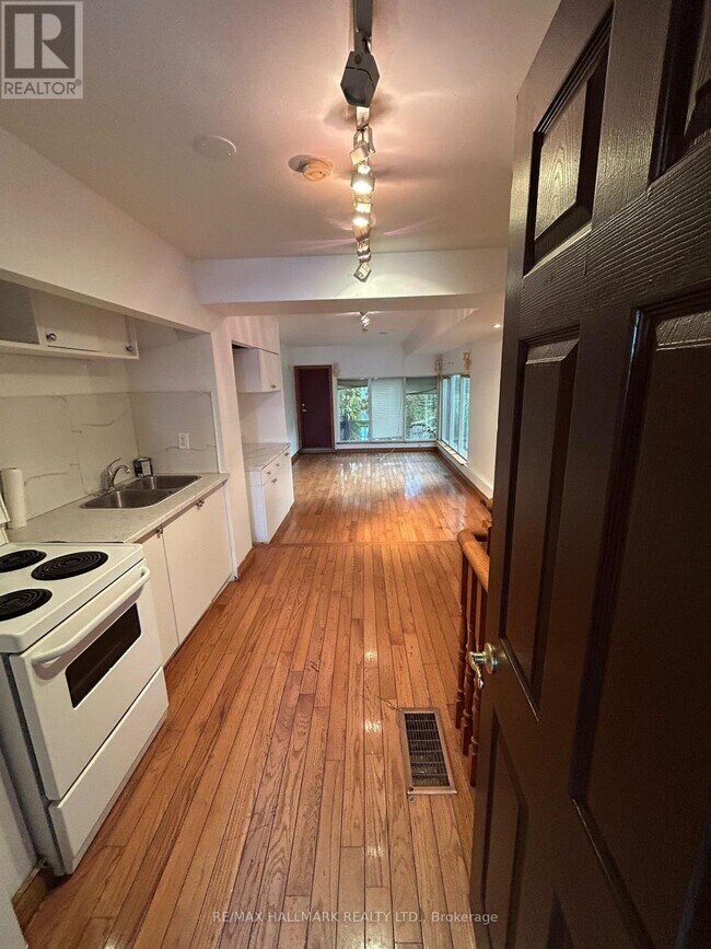 Photo du bâtiment - 2005 Hwy 7