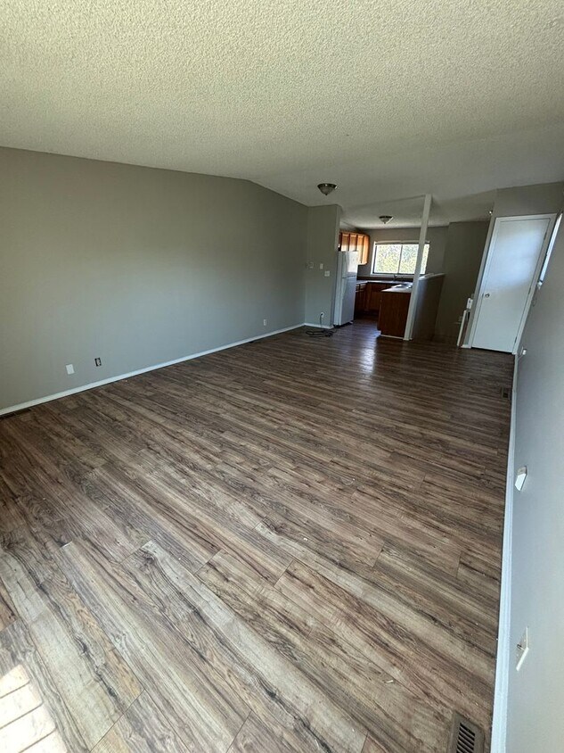 Foto principal - Commerce City Duplex available NOW!