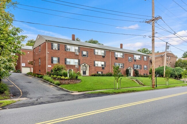 Building Photo - River Edge Commons