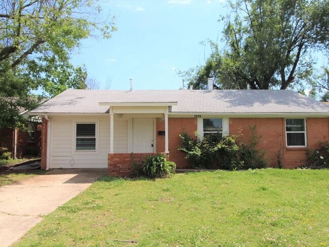Photo - 1010 Bell Dr House