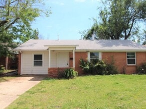 Building Photo - 1010 Bell Dr