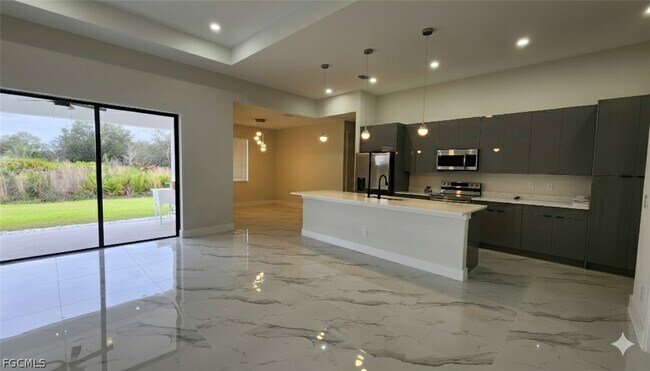 Foto del edificio - 4622 Gene Ave N