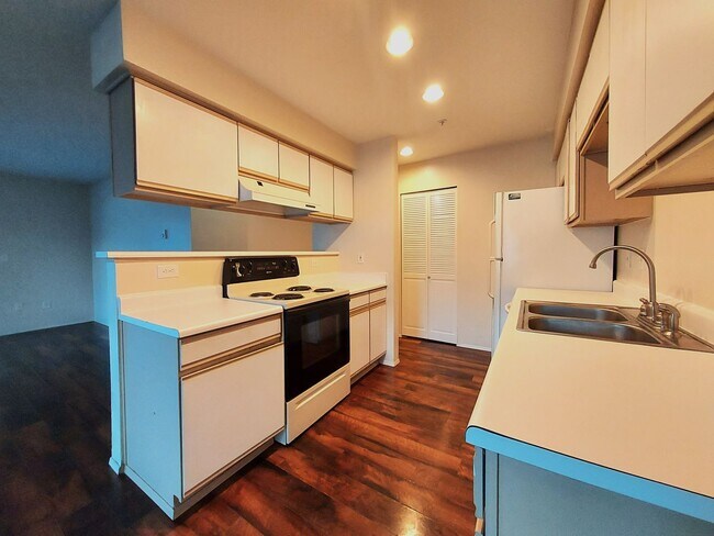 Building Photo - STUNNING WATER VIEW - Bremerton Condo