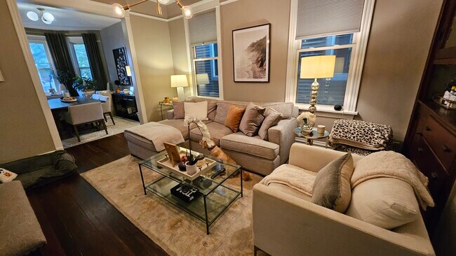 Foto del edificio - 1527 W Wellington Ave