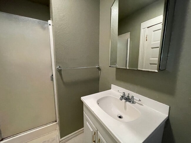 Foto del edificio - 212 W 1st Ave