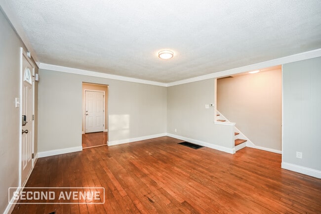 Building Photo - 5589 Raceview Ave