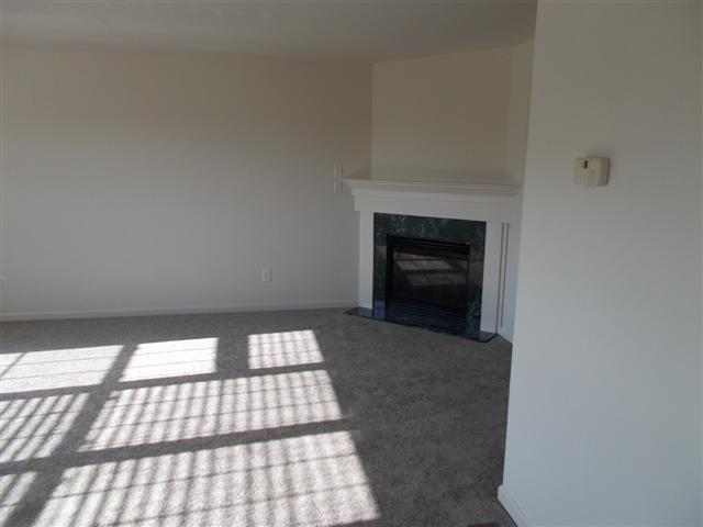 Building Photo - 647 Royal View Dr