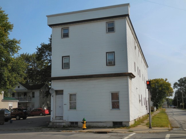 Building Photo - 245 S Washington St