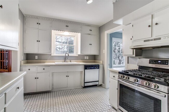 Foto del edificio - 3448 Westminster Ave