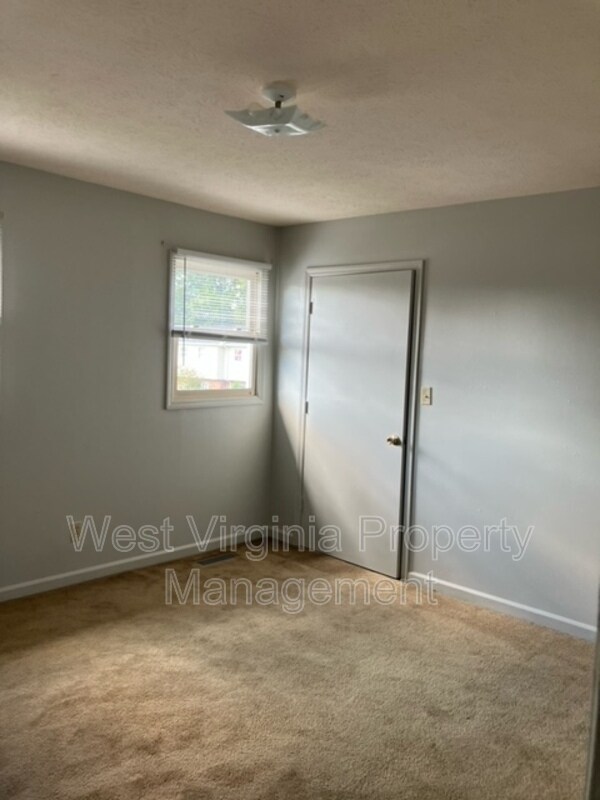 Building Photo - 190 Cardinal Way