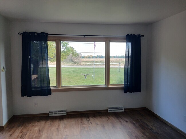 Living Rom - W360N7335 Brown St