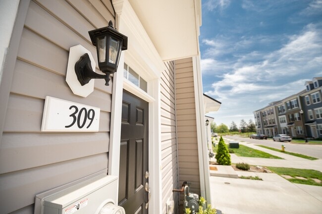 Building Photo - 309 Spring Bank Way