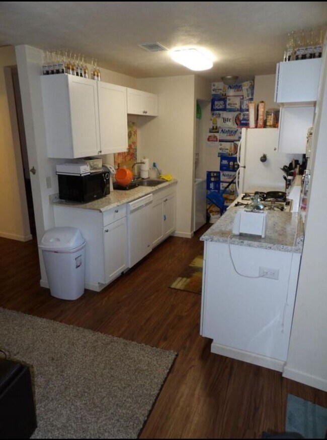 Foto del edificio - 1918 Jane St