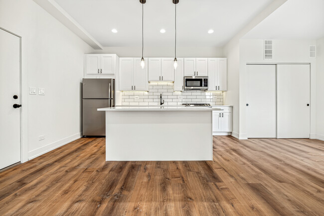 Foto del edificio - 2219 N Hamilton Ave