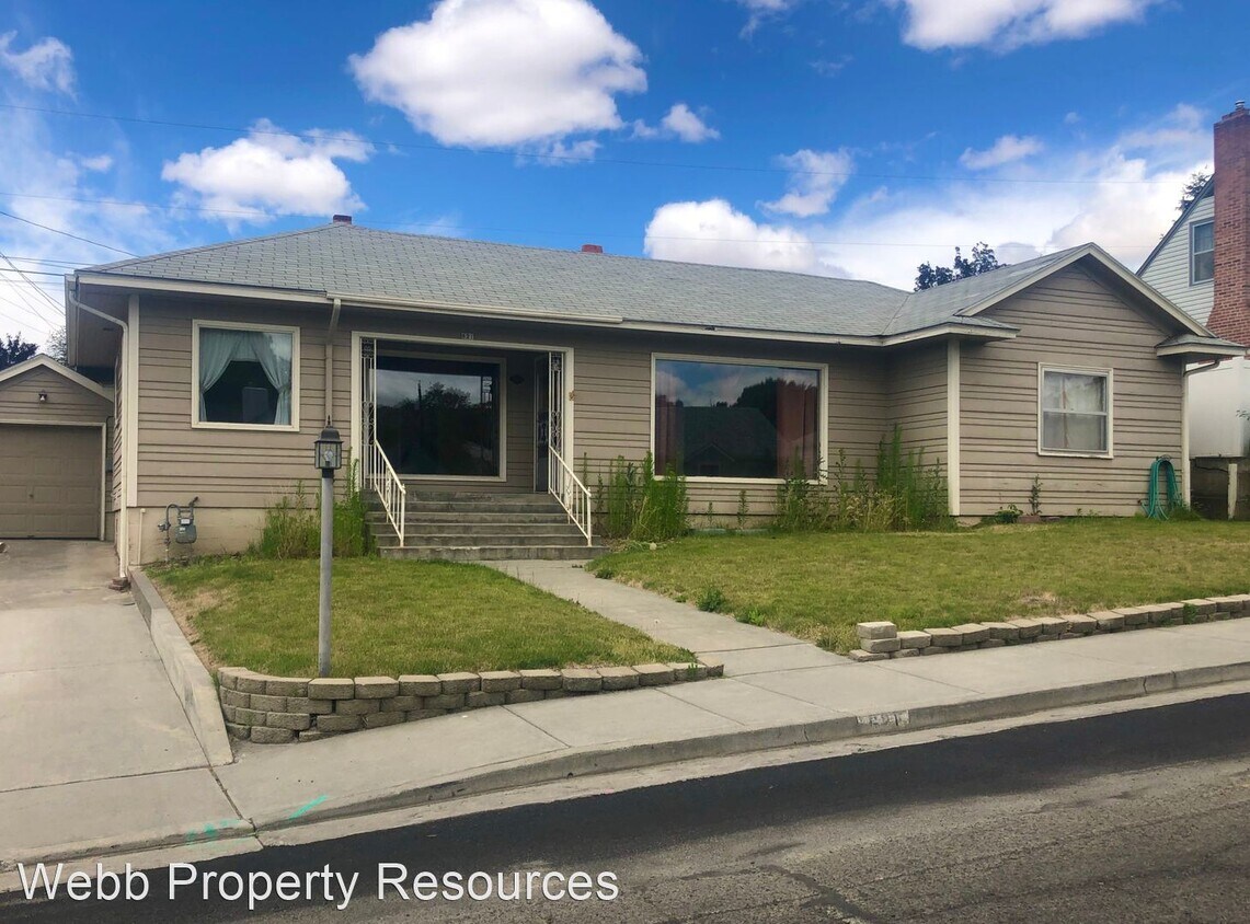 Primary Photo - 3 br, 1 bath House - 621 NW 9th St.