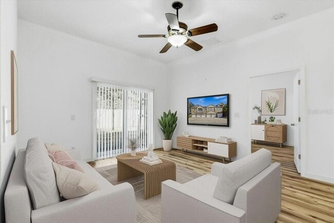 Foto del edificio - 605 Golden Lake Loop