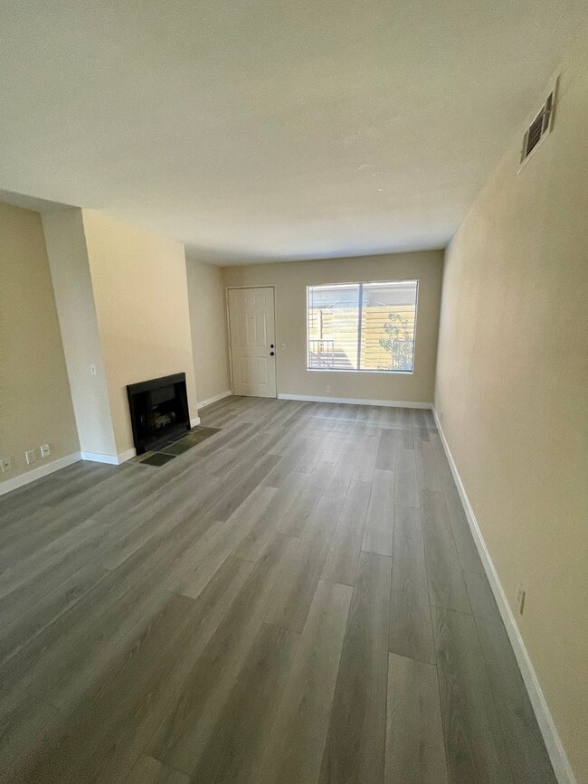 Living room - 10960 Bluffside Dr