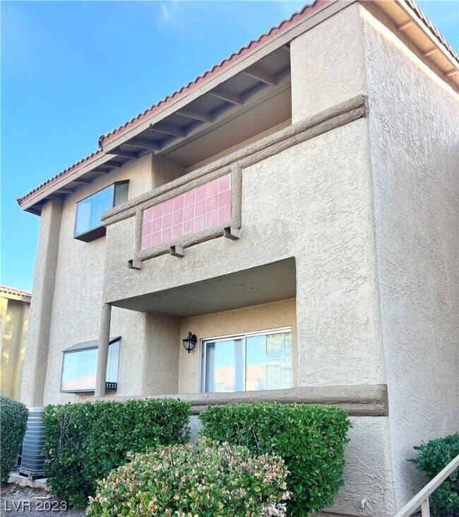 Building Photo - 7300 W Pirates Cove Rd
