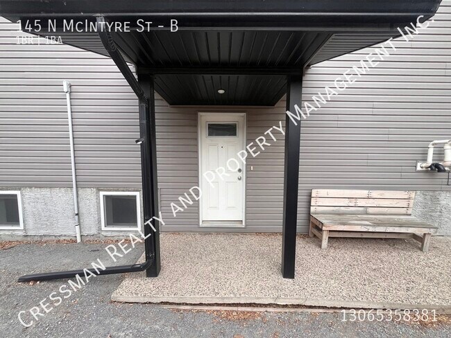Photo du bâtiment - 1 Bed, 1 bath Basement suite located in Churchill downs