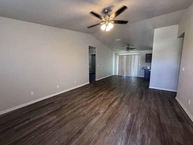 Foto del edificio - 3281 Whitehead Ave