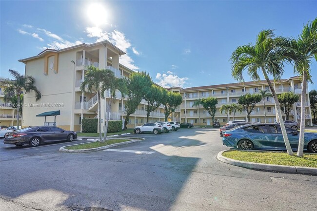 Foto del edificio - 6940 NW 179th St