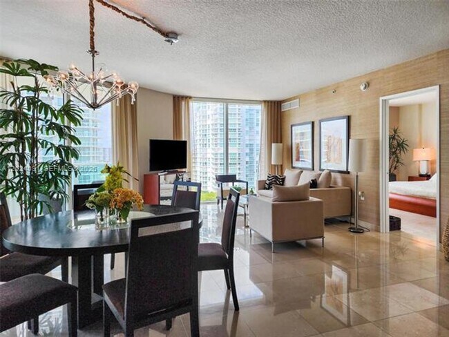 Foto del edificio - 150 Sunny Isles Blvd