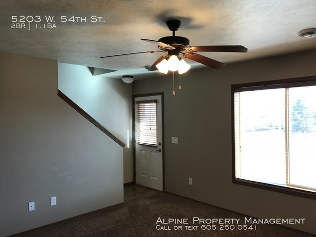 Building Photo - 2 Bed/1.5 Bath Townhome For Rent!!