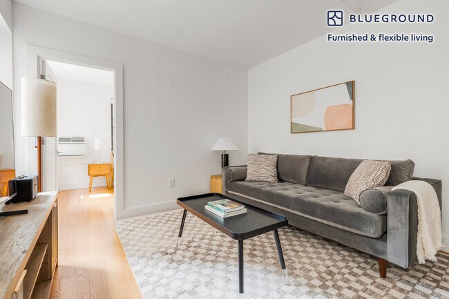 Building Photo - 10 W 65th St