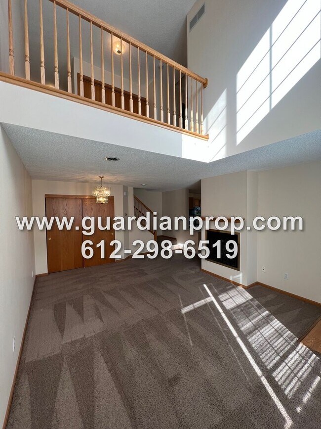 Foto del edificio - End Unit Townhouse Available October 1st, ...