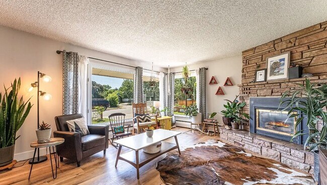 Building Photo - Spacious 5 Bedroom Home for Lease Close to Downtown Bozeman