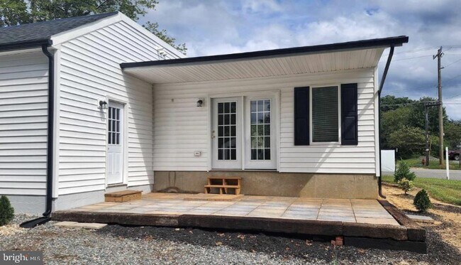 Foto del edificio - 629 Mineral Ave