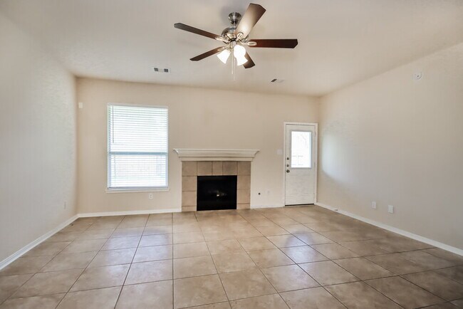 Building Photo - 207 Annatto Ln