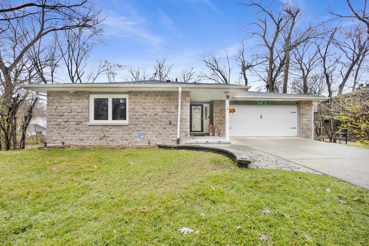 Primary Photo - 3134 Scenicwood Ln