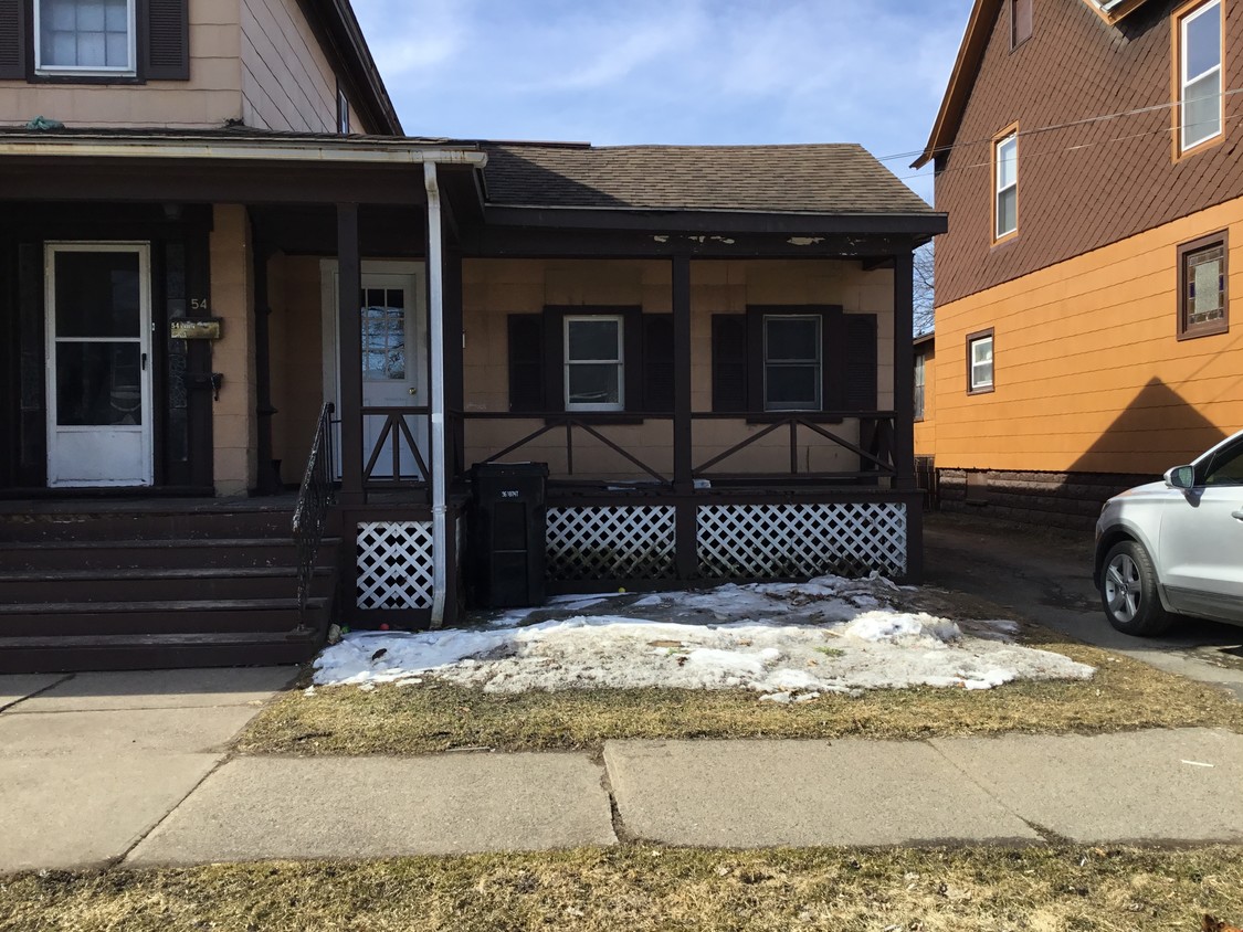 Primary Photo - 52 E North St