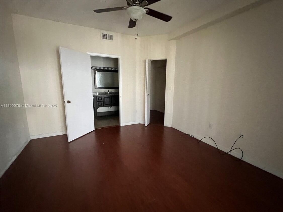 Foto del edificio - 2445 SW 18th Terrace