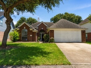 Building Photo - 15627 Rosewood Hill Ct