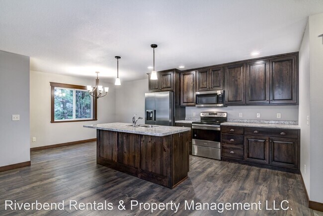 Building Photo - 4 br, 3 bath House - 971 Daisy Lane