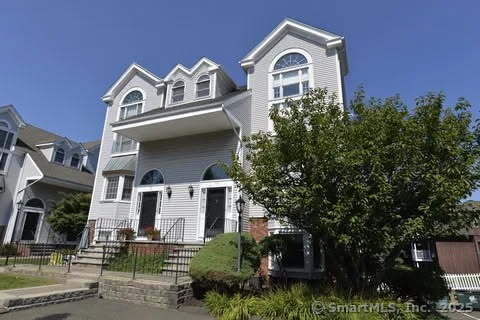 Foto principal - 130 Deer Hill Ave