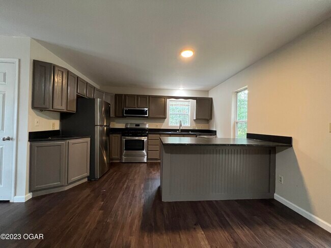 Building Photo - 105 Bogey Cir