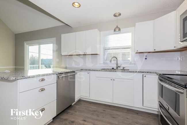 Building Photo - 520 Riverglen Dr NW