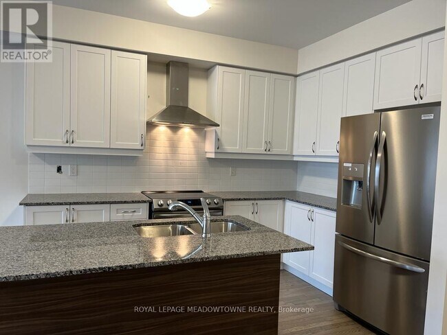 Photo du bâtiment - 45 Eberhardt Dr