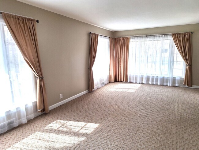 Foto del edificio - 943 Hammerschmidt Ave