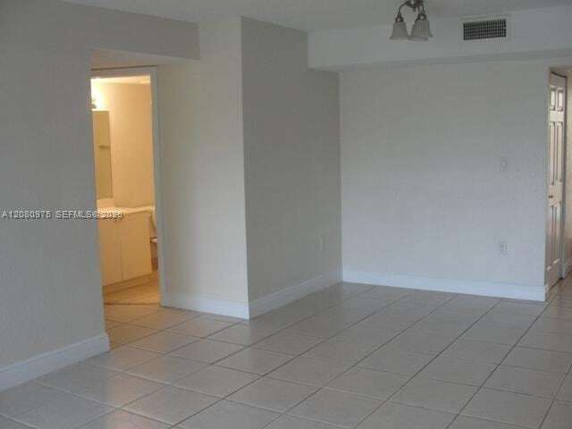 Foto del edificio - 4235 N University Dr