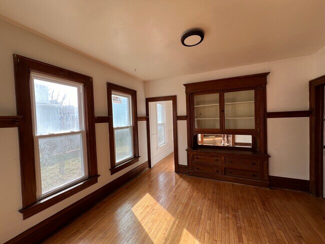 Foto del edificio - Spacious 4br/1ba in the heart of Bayview