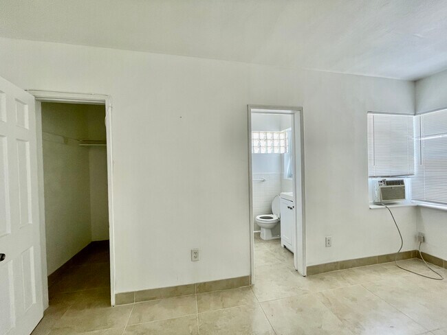 Foto del edificio - 9465 Abbott Ave